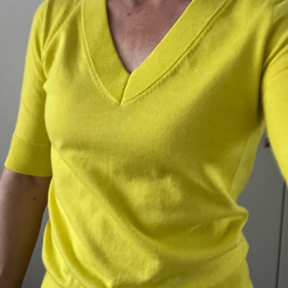 DKNY Fine Knit V-neck Top Citrus Yellow XS-S - Picture 6 of 7